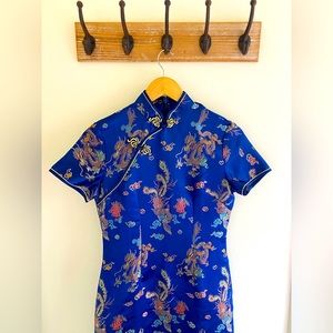 Traditional Chinese Dress (Never Worn)